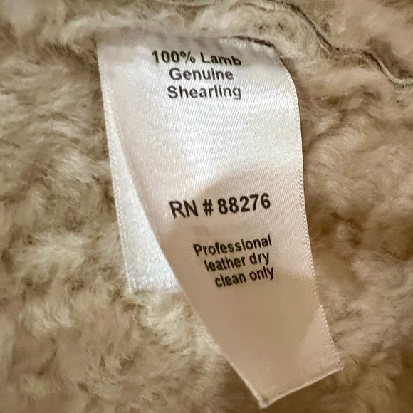 UGG AUSTRALIA HOODED SHEARLING VEST SIZE LARGE ❄️🤎💝 - Picture 9 of 11